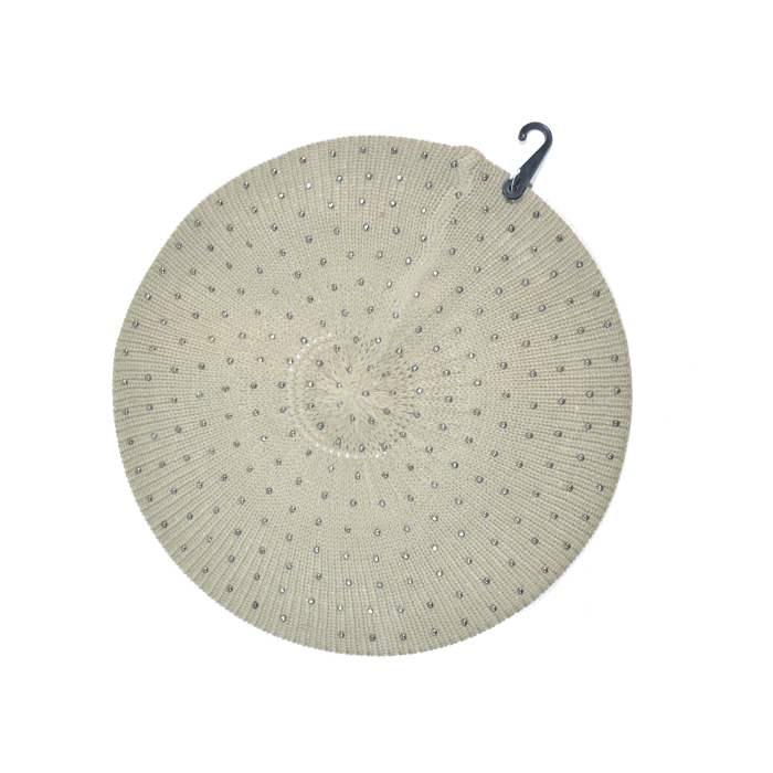 [0109] BOINA TEJIDA CON TACHAS