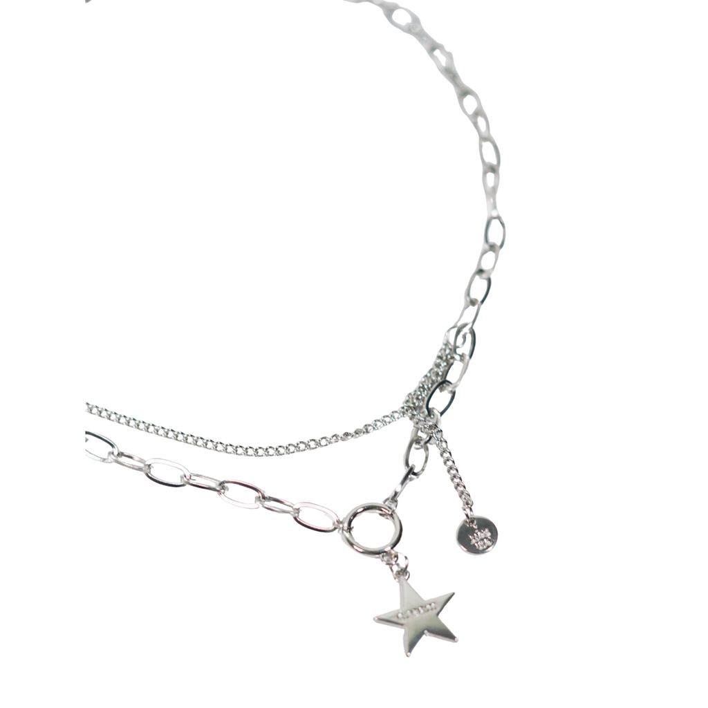COLLAR EN PLATEADO CON DIJES