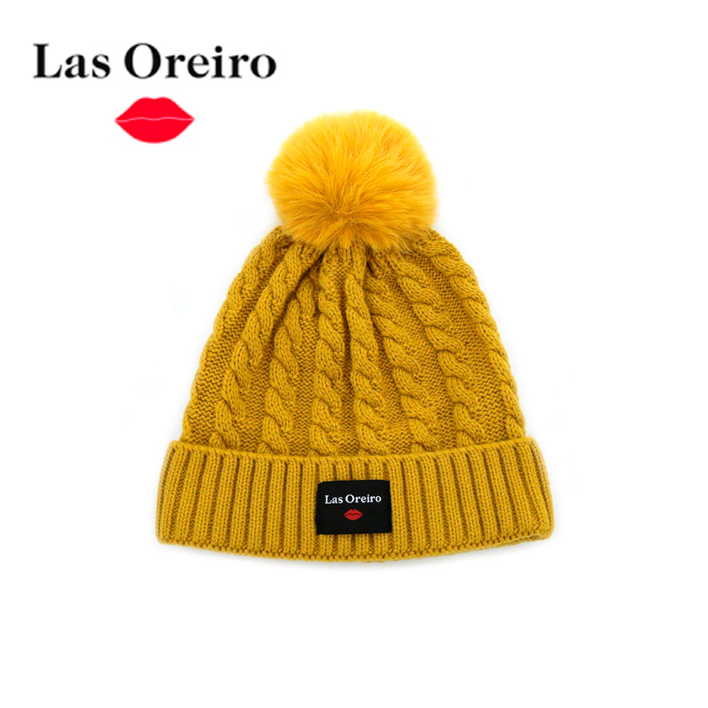 GORRO CON POM POM LAS OREIRO