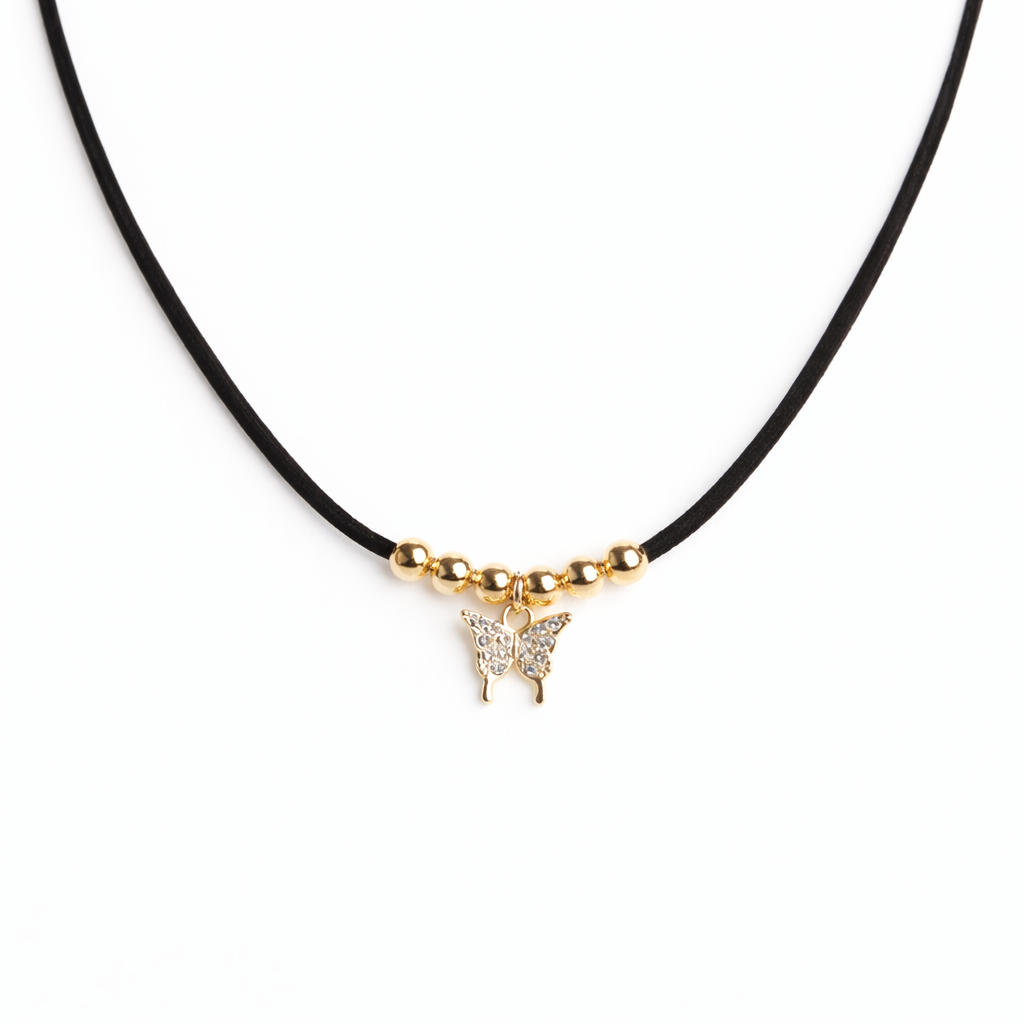 COLLAR CON PERLAS Y DIJE STRASS